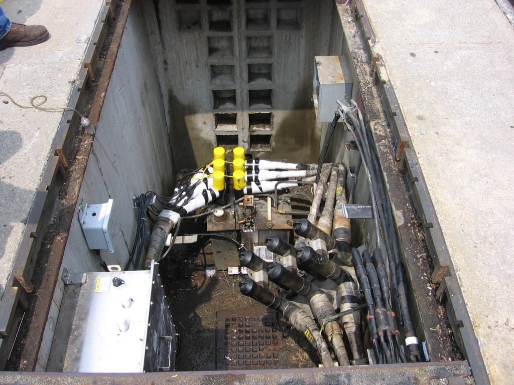 04 900-VaultSwitch-02